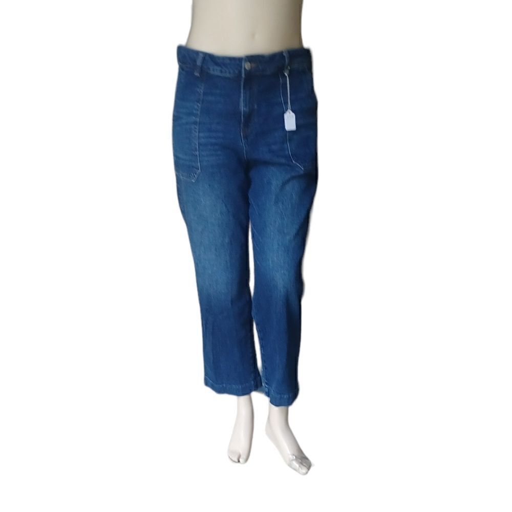 655839...Old Navy Straight leg Crop Jeans Size 16, W34" 25"Inseam 12"Rise